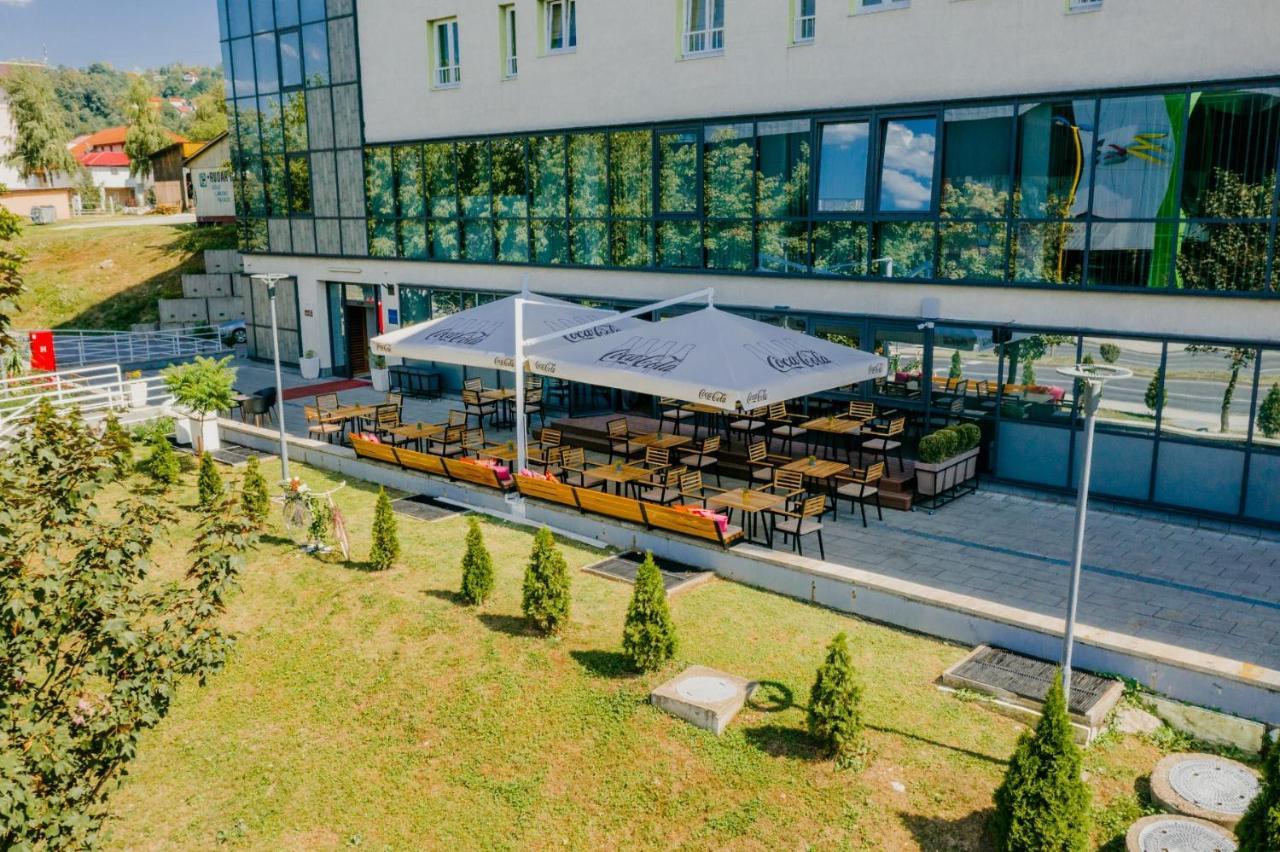 University Hotel Dorrah Тузла Экстерьер фото