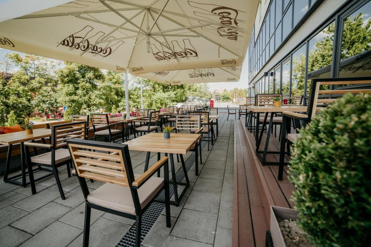 University Hotel Dorrah Тузла Экстерьер фото