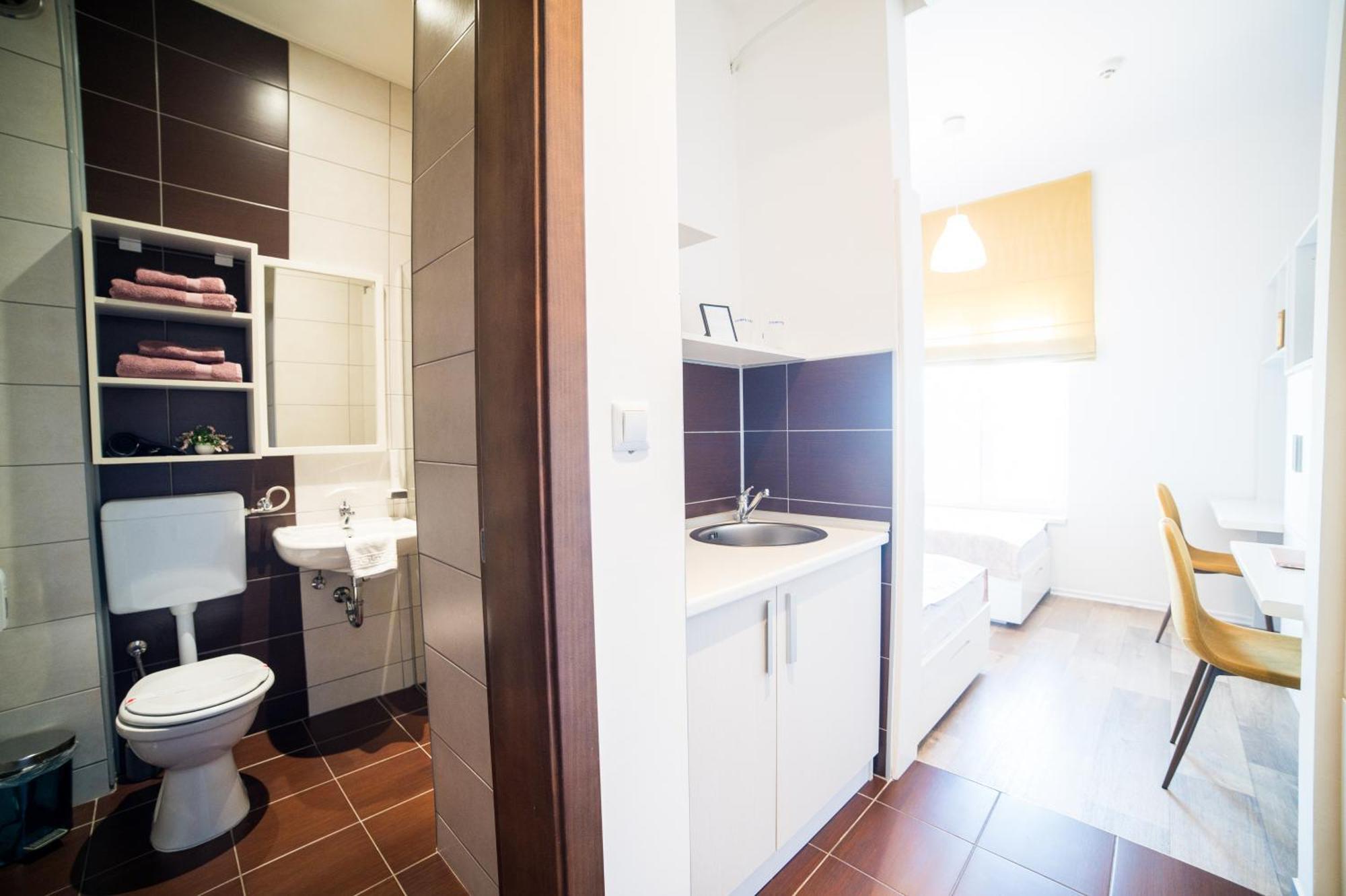 University Hotel Dorrah Тузла Экстерьер фото