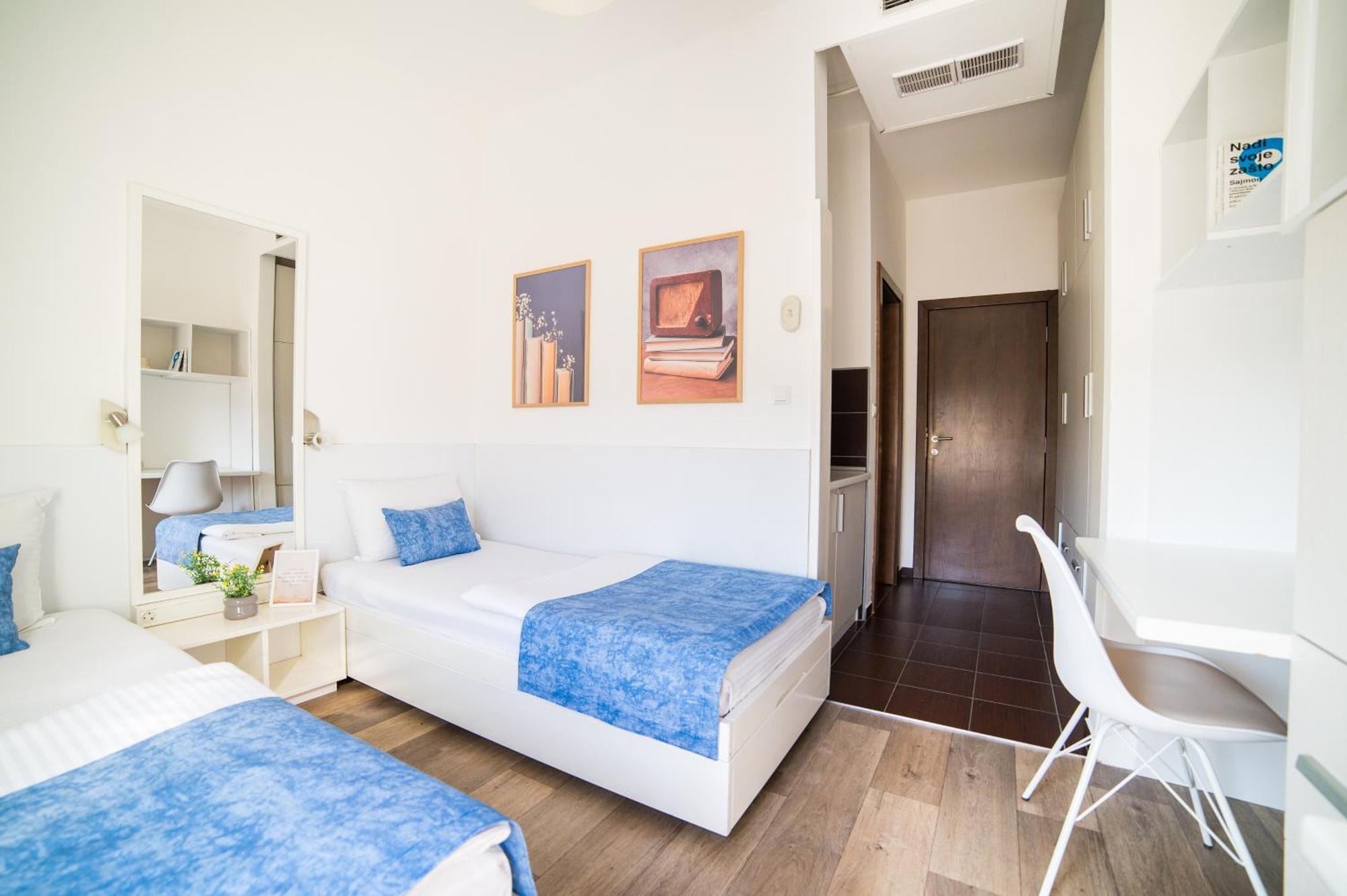 University Hotel Dorrah Тузла Экстерьер фото